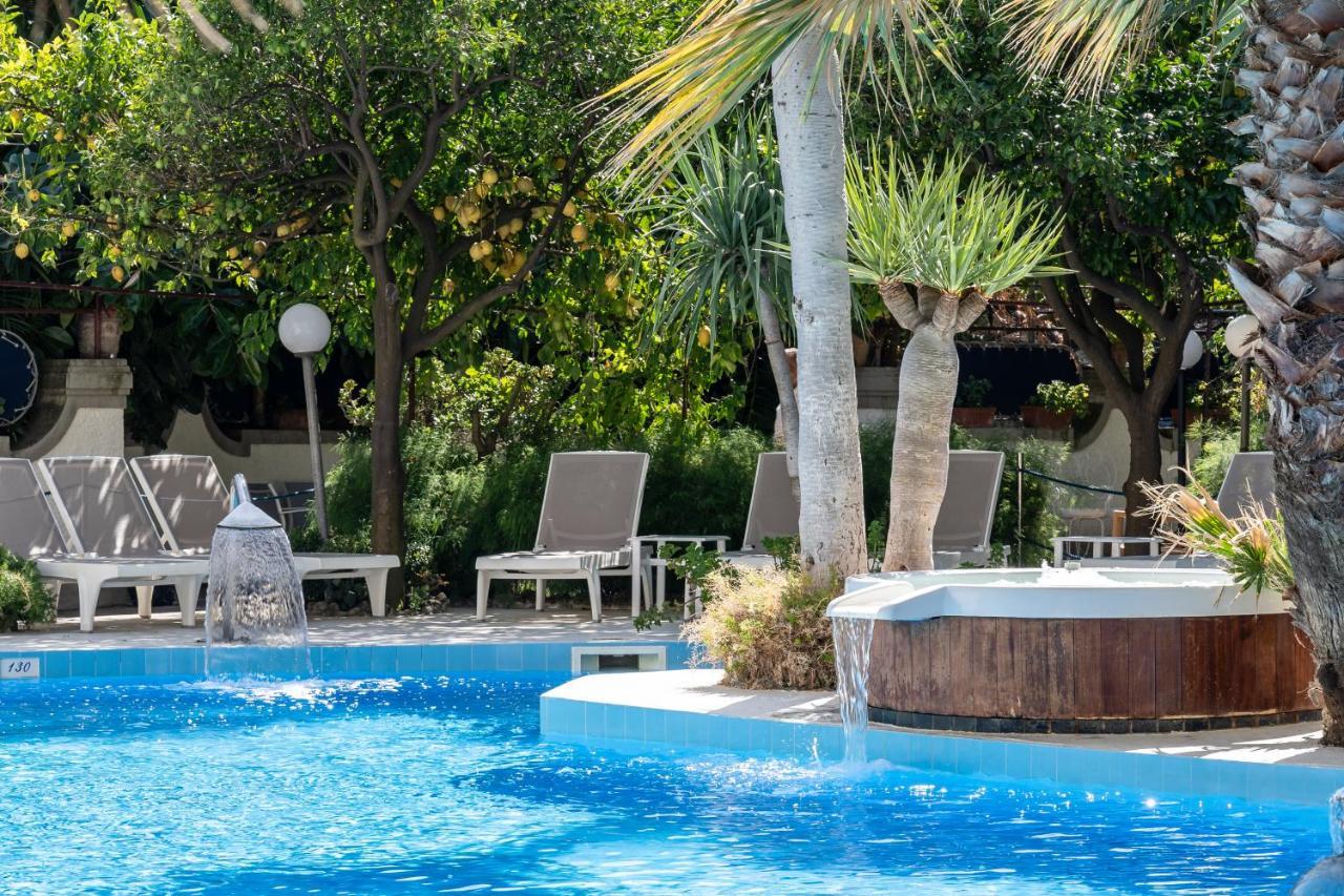 Reginna Palace Hotel مايوري المظهر الخارجي الصورة